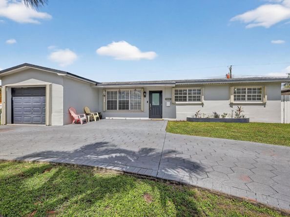 7641 NW 6th Ct, Pembroke Pines FL 33024