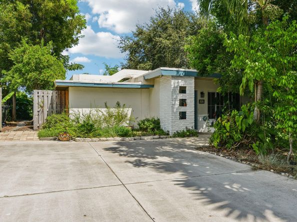 221 NE 17th Street, Delray Beach FL 33444