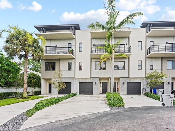 548 SE 1st Cir 548, Pompano Beach FL 33060