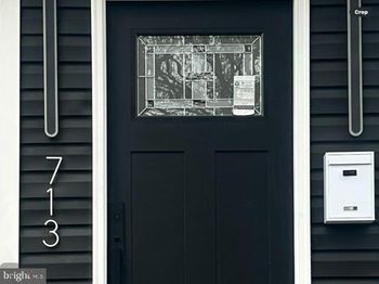 713 Croissant Place SE