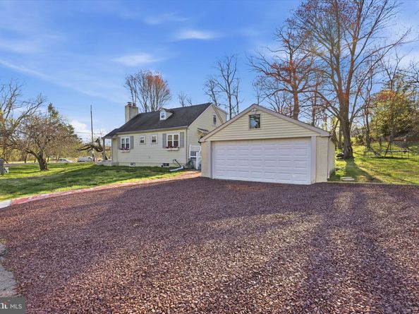879 Bridgetown Pike, Langhorne PA 19053