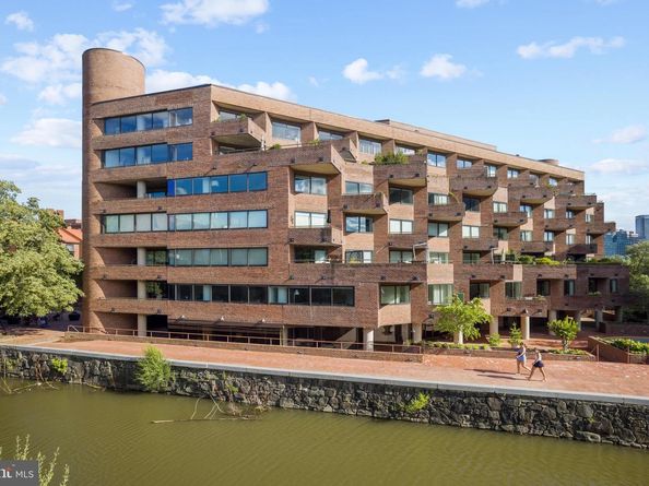 1015 33rd Street NW 402, Washington DC 20007