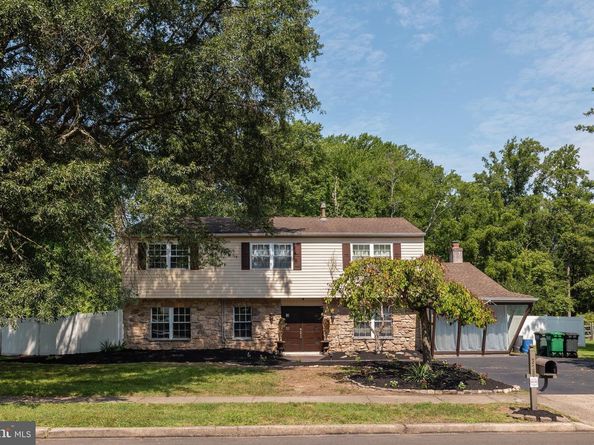 325 Toll Drive, Southampton PA 18966