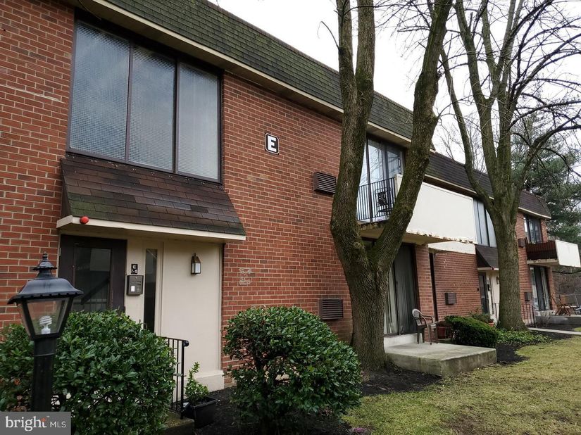 100 E Glenolden Avenue E12, Glenolden PA 19036