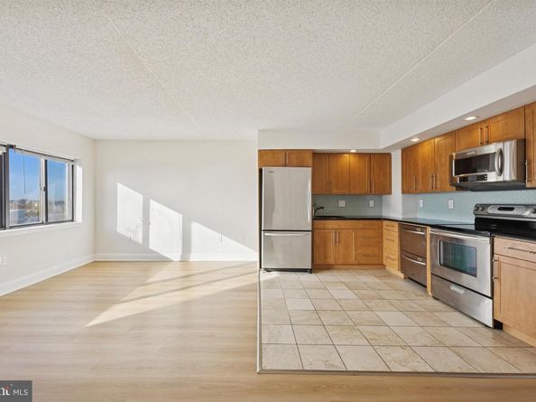 200 Lombard Street 820, Philadelphia PA 19147