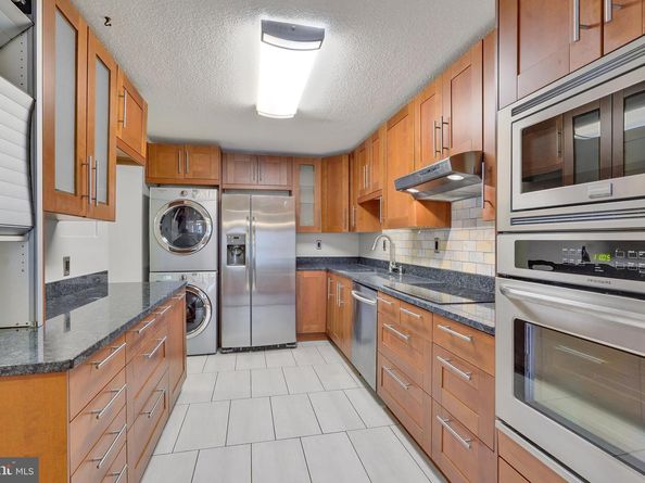 307 Yoakum Parkway 609, Alexandria VA 22304