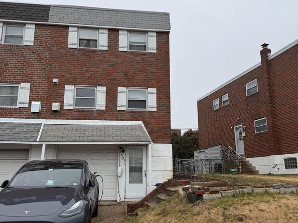 2751 Tolbut Street, Philadelphia PA 19152