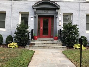 913 Quincy Street NE