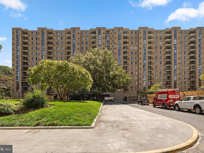 4500 S Four Mile Run Drive 1122, Arlington VA 22204