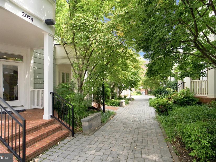 2074 N Oakland Street, Arlington VA 22207