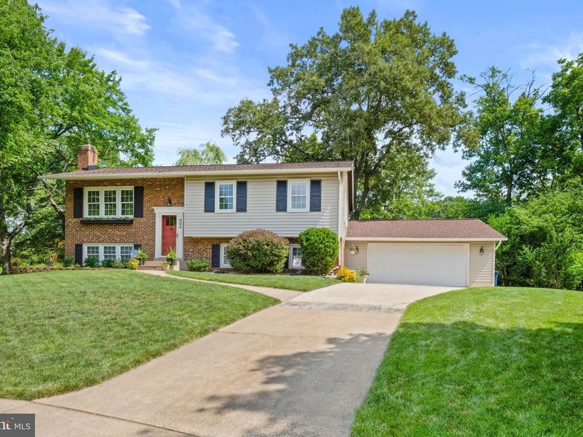 904 Dunbarton Court, Herndon VA 20170