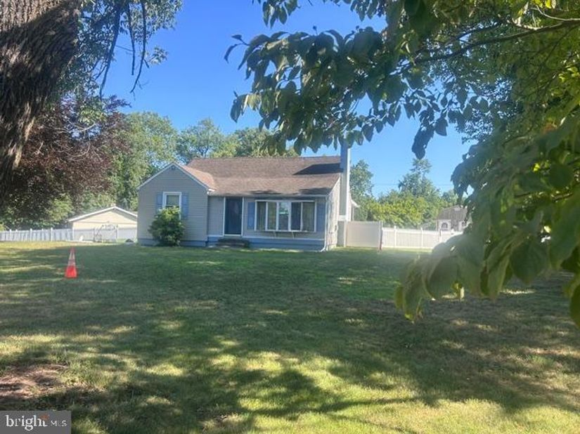 6279 Hulmeville Road, Bensalem PA 19020