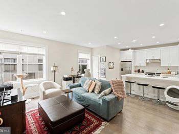 16 17TH Street NE