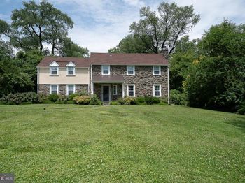 1130 N Woodbine Avenue