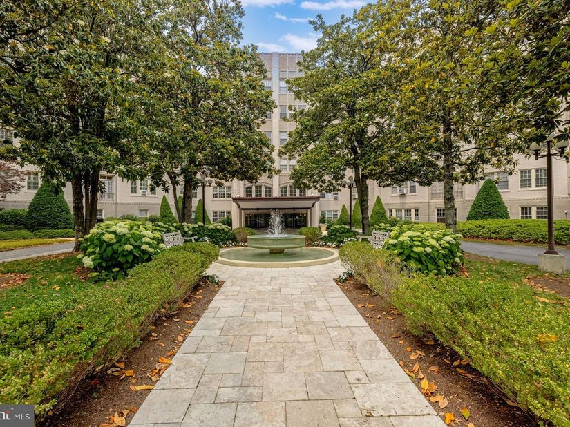 2737 Devonshire Place NW 322, Washington DC 20008