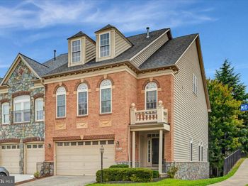 47650 Mid Surrey Square