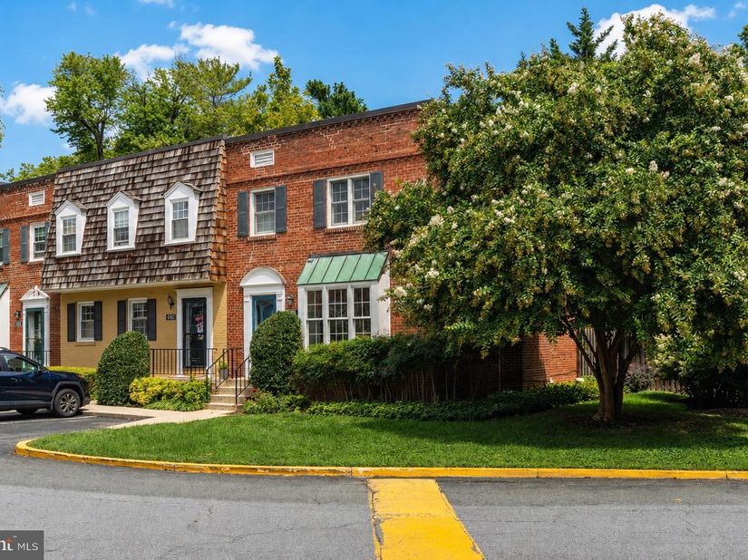6701 Kenwood Forest Lane 51, Chevy Chase MD 20815