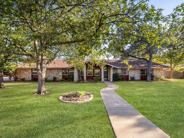 806 Country Club RD, Georgetown TX 78628