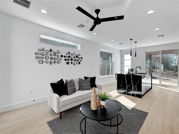 1117 Lawson LN 2, Austin TX 78702