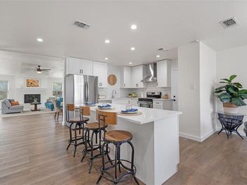 1312 Hyman LN