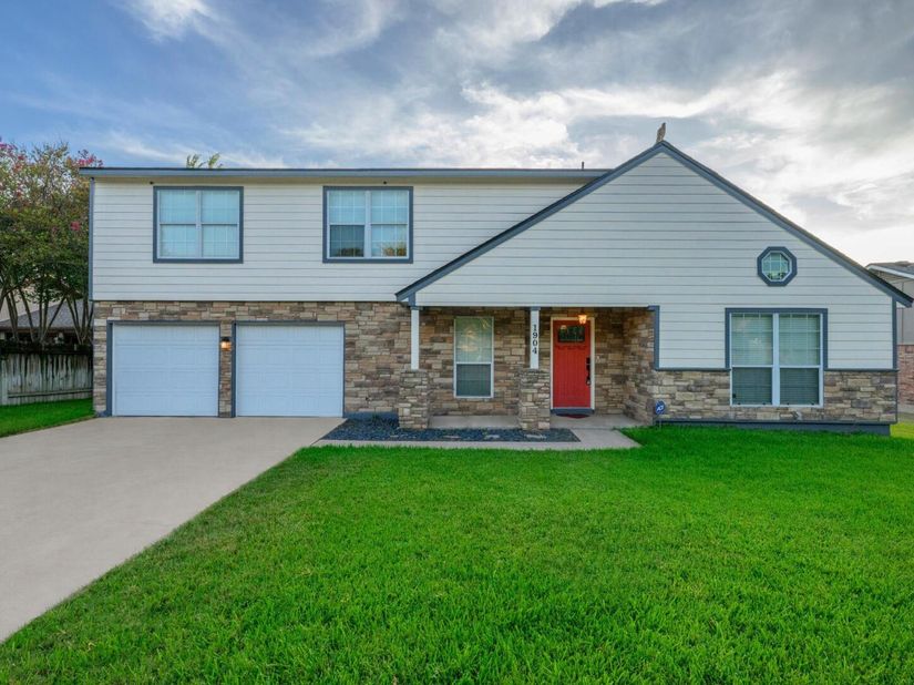 1904 Oakridge DR, Round Rock TX 78681
