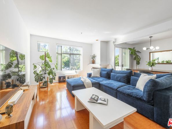 12633 Moorpark Street 212, Studio City CA 91604