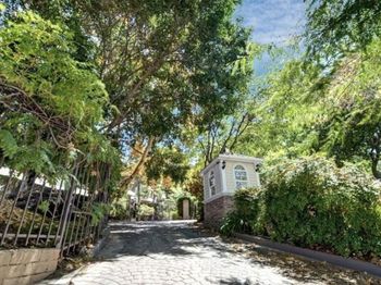 2700 Cahuenga Boulevard