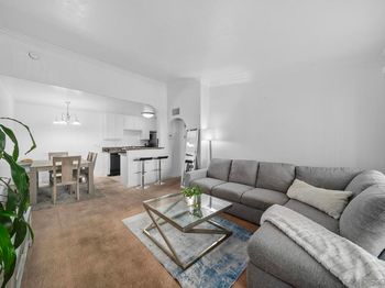 1975 Avenida Del Mexico