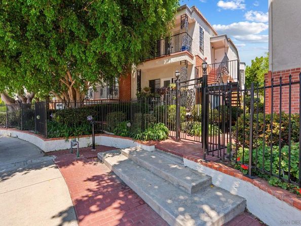 2630 Pirineos Way 4, Carlsbad CA 92009