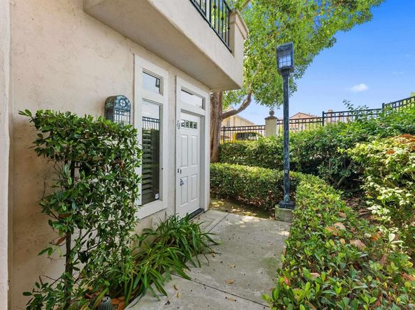 7285 Calabria Ct 18, San Diego CA 92122