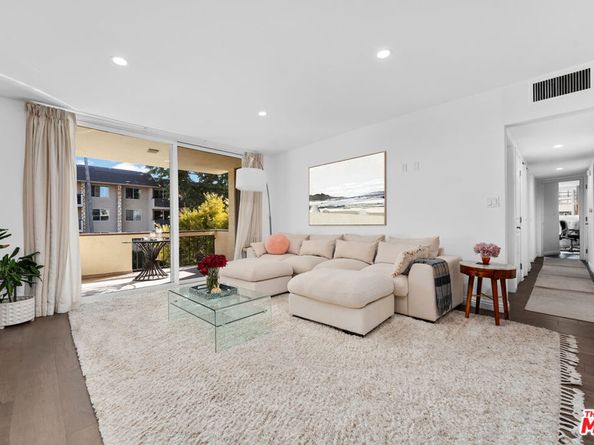 11970 Montana Avenue 207, Los Angeles CA 90049