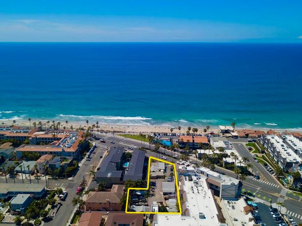 & 3162 Carlsbad Boulevard, Carlsbad CA 92008