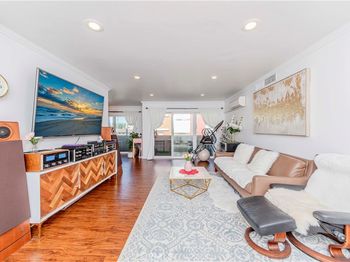 358 S Gramercy Place