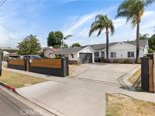 8626 Marklein, North Hills (los Angeles) CA 91343