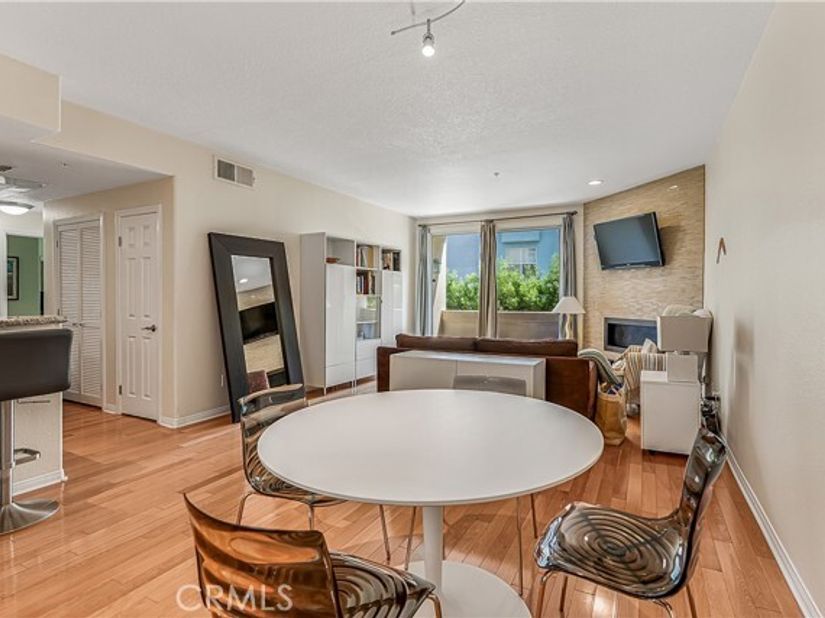 16940 Chatsworth Street 211, Granada Hills (los Angeles) CA 91344
