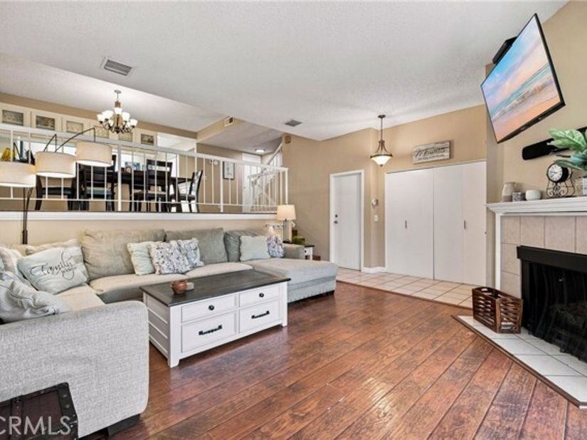 18360 Collins Street L, Tarzana (los Angeles) CA 91356
