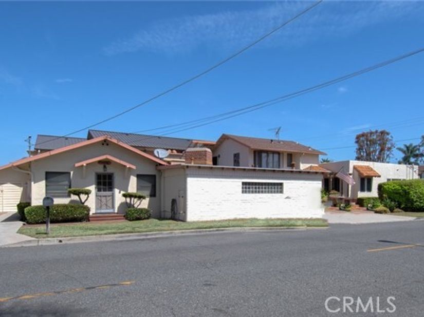 2209 Elden Avenue, Costa Mesa CA 92627