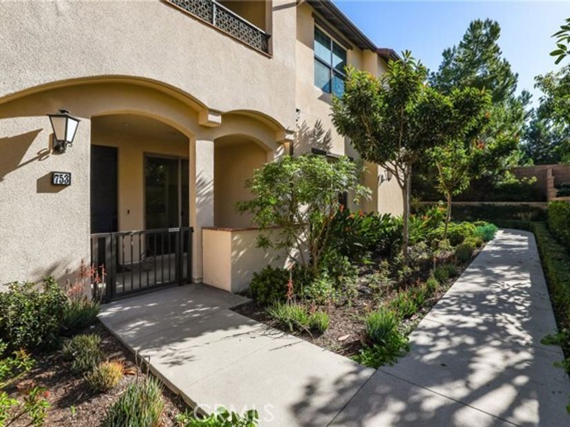753 Spring Gdn, Irvine CA 92618