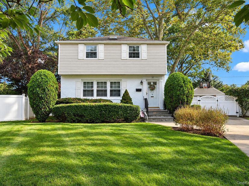 10 Alton Court, Merrick NY 11566