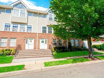 208 Hendrick Avenue E