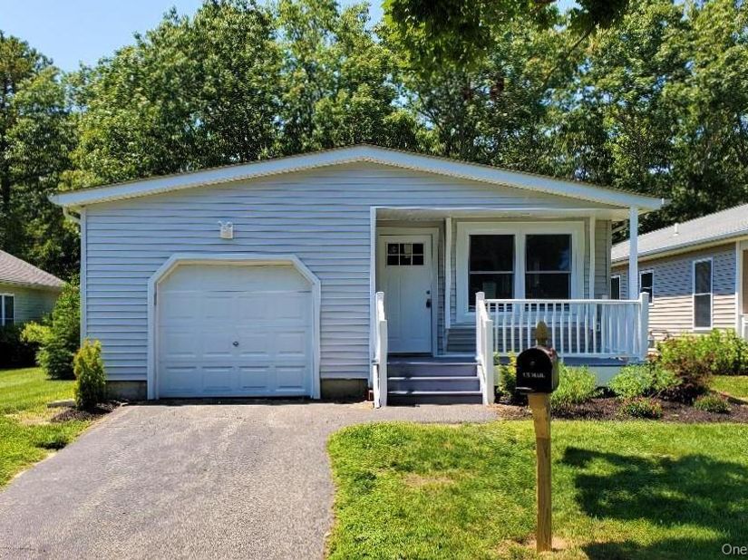 201 Village Circle W, Manorville NY 11949
