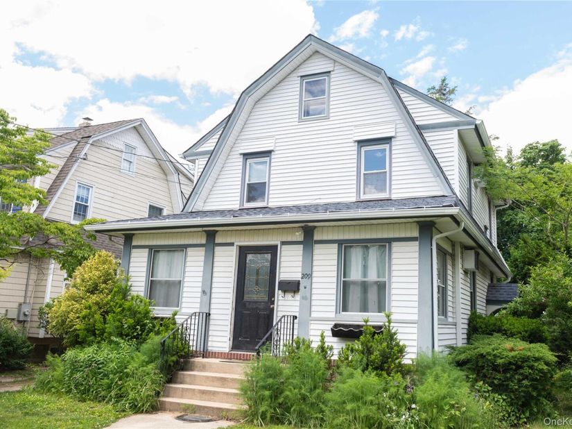 209 Sherman Street, Lynbrook NY 11563