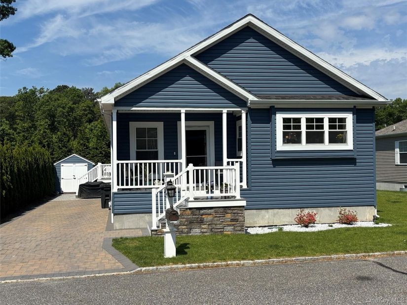 1661 Old Country Road 563, Riverhead NY 11901