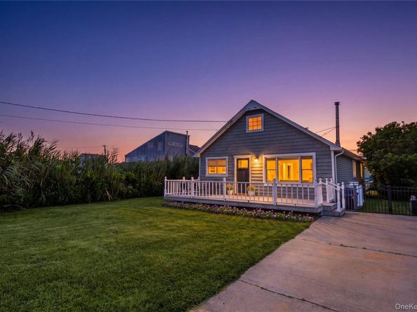7 Edwards Drive, Shirley NY 11967