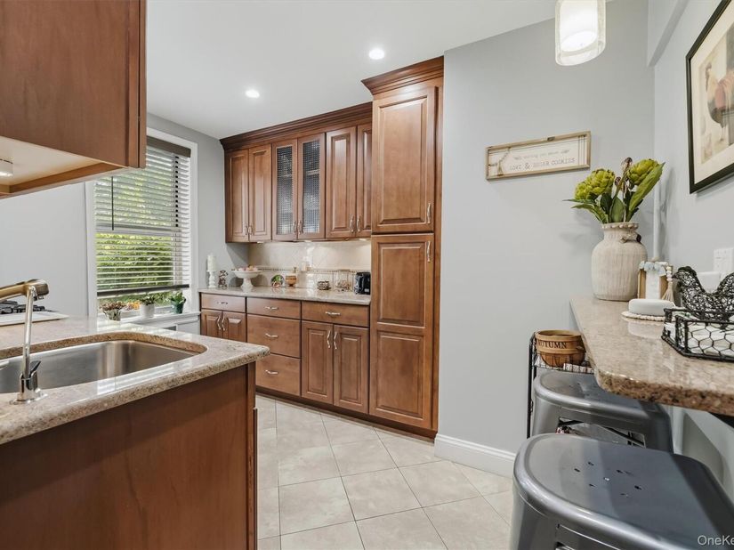 125 Bronx River Road 2F, Yonkers NY 10704