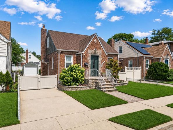 125 William Street, Valley Stream NY 11580