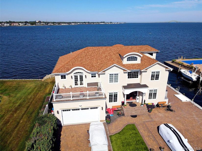 75 Yacht Club Road, Babylon NY 11702