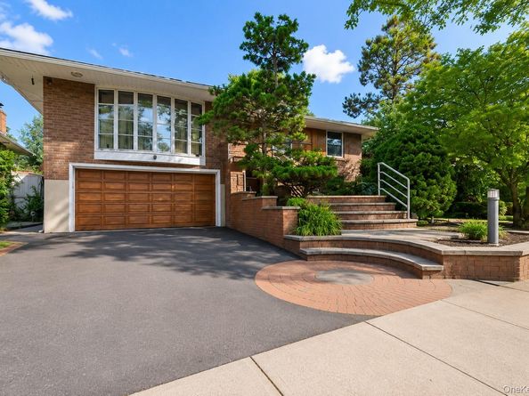 561 Golf Drive, Valley Stream NY 11581
