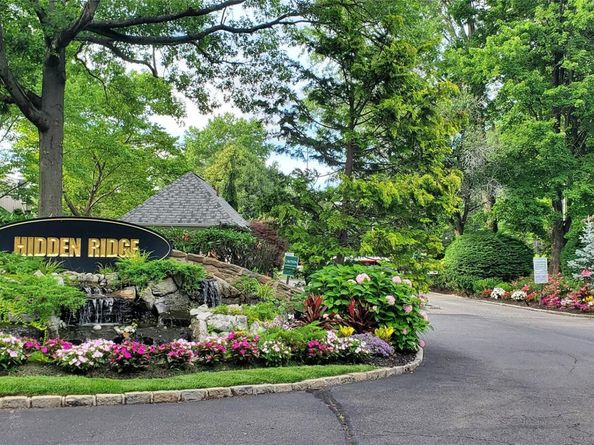 175 The Vale, Syosset NY 11791