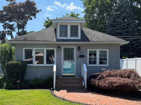 62 Willett Avenue, Sayville NY 11782